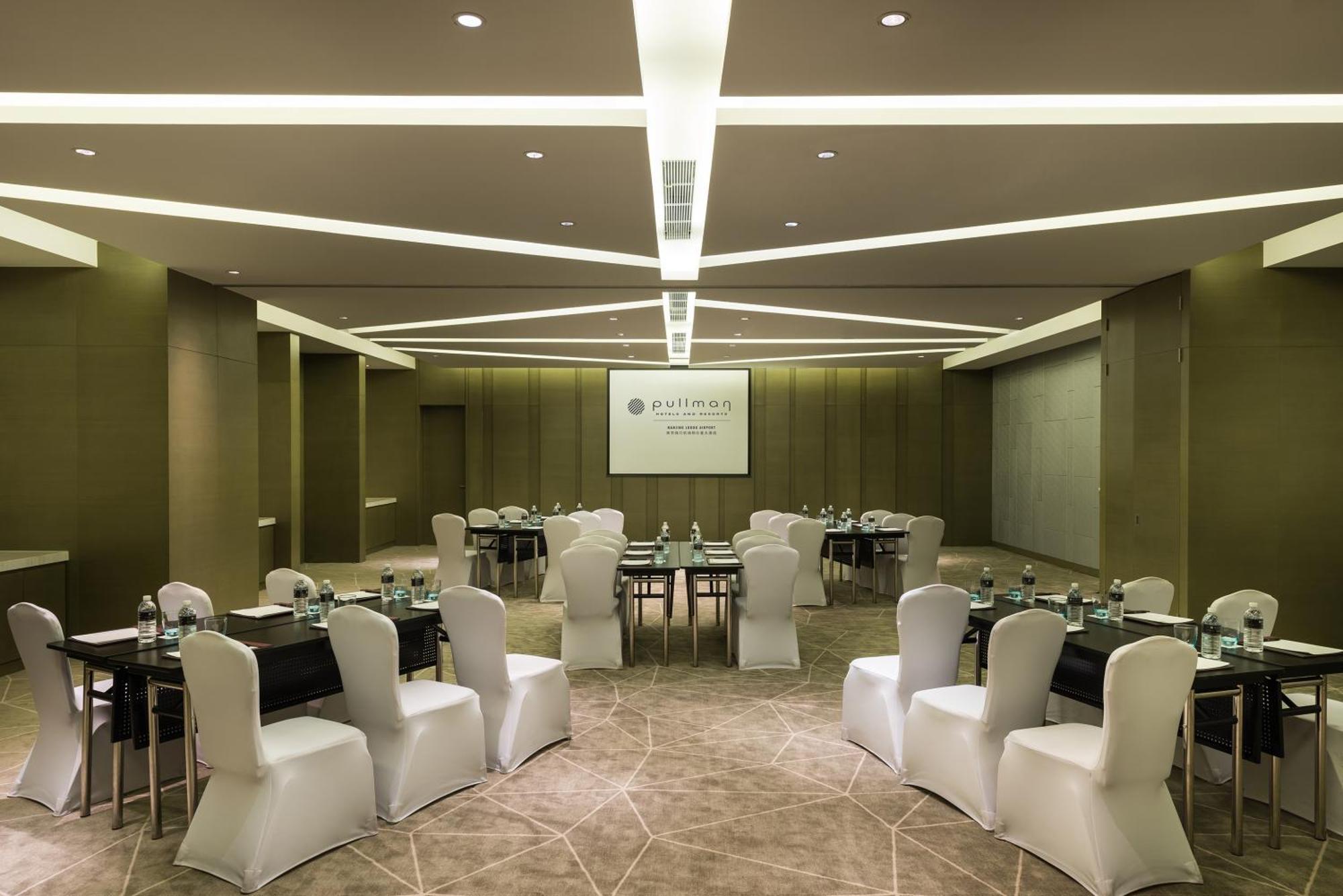 Pullman Nanjing Lukou Airport Hotel Exterior photo
